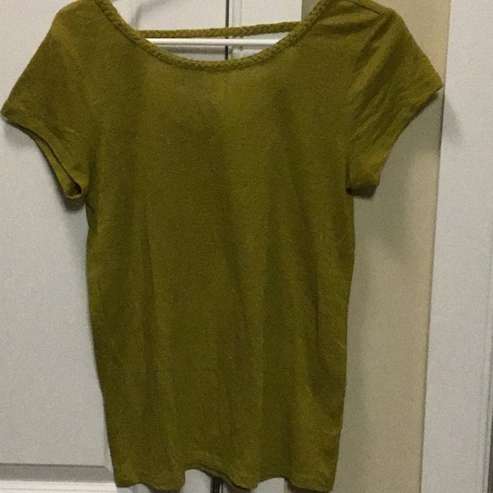 Ladies GAP lime green shirt.